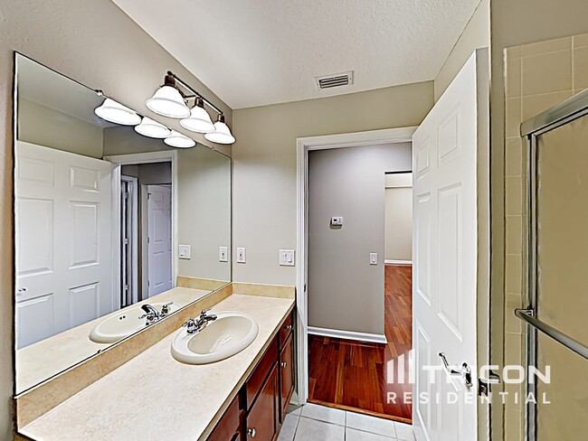 Building Photo - 806 Sea Holly Dr