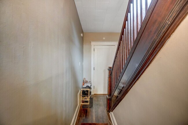 Building Photo - 350 Volkert St