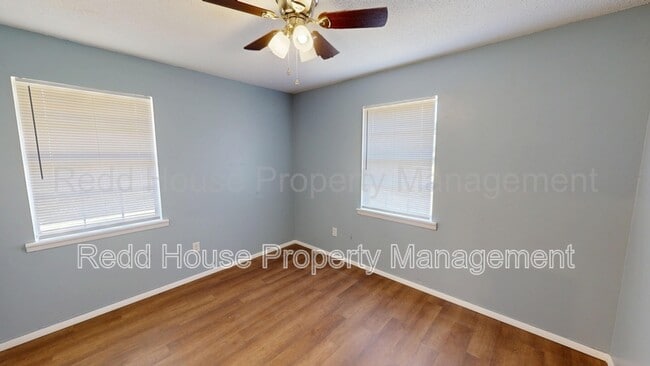 Building Photo - 103 Sherwin St