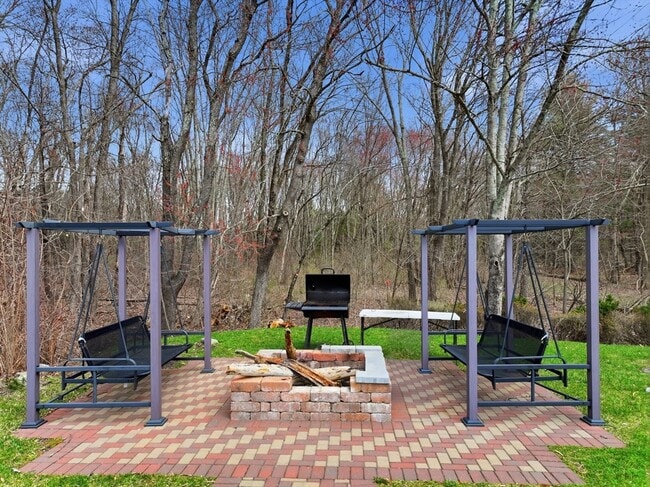 Building Photo - 146 Hecla St