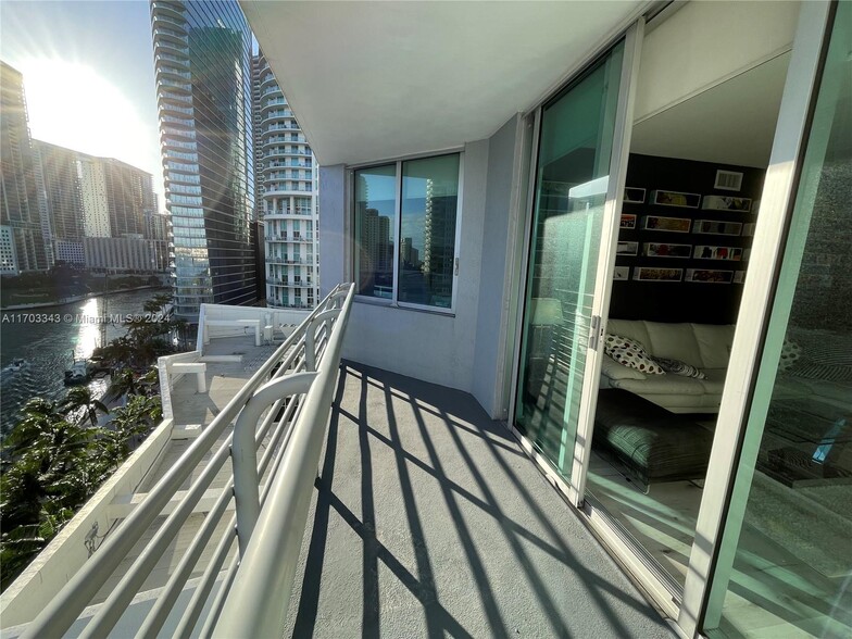 Building Photo - 325 S Biscayne Blvd