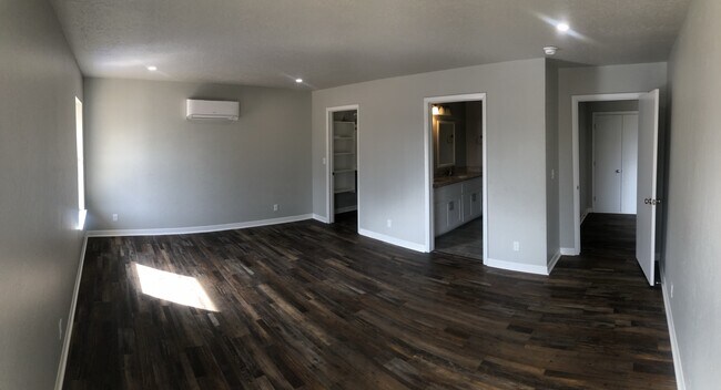 Building Photo - 2209 Iowa St