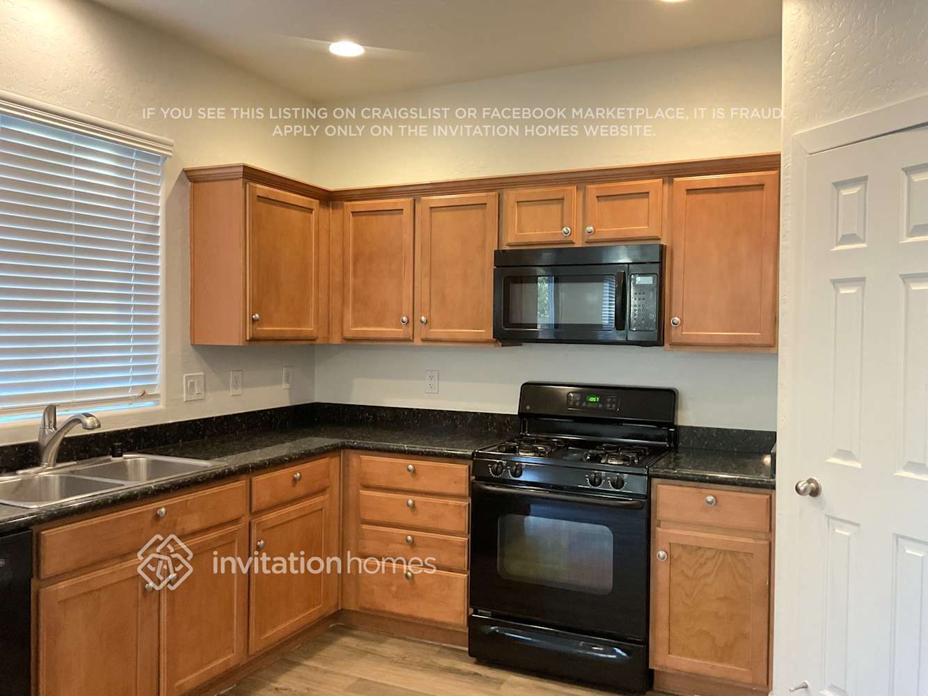 Building Photo - 4461 W Galapagos Ave