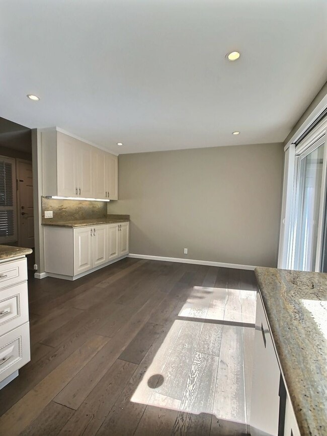Building Photo - Dry Creek Village Townhouse!