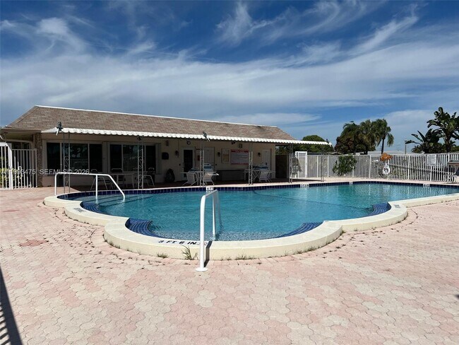 Building Photo - 6990 NW 17th St