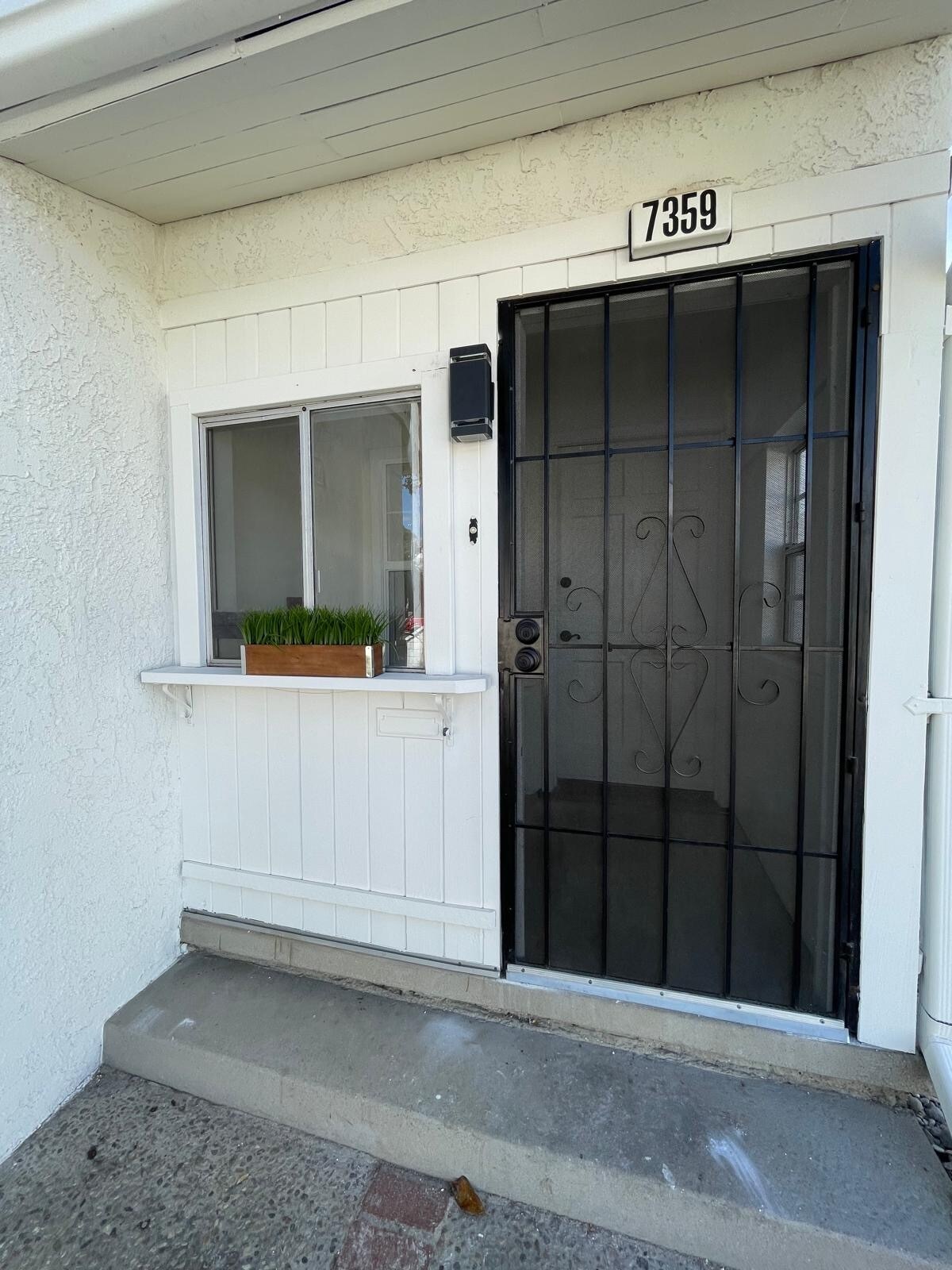 Building Photo - 7359 Amestoy Ave