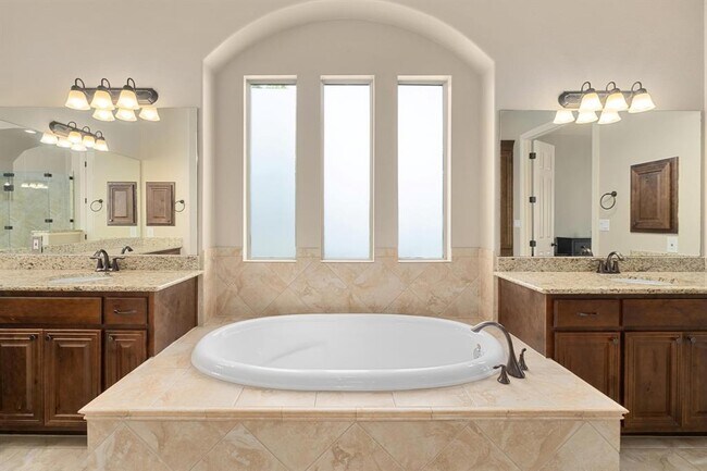 Building Photo - 15509 Boulder Heights