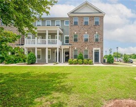 Building Photo - 623 Freeman Dr
