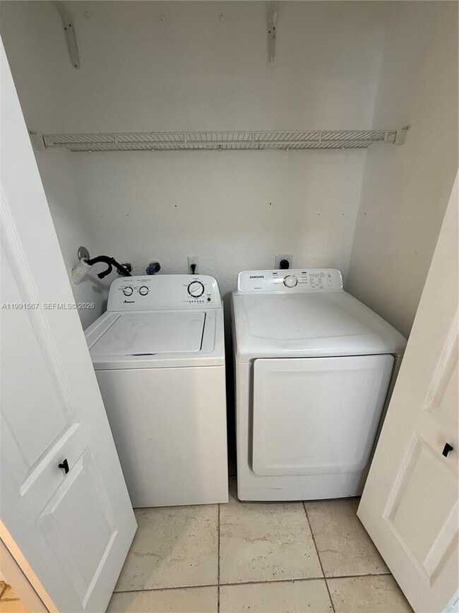 Building Photo - 2113 Shoma Dr