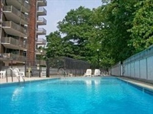 Building Photo - 19 Winchester St