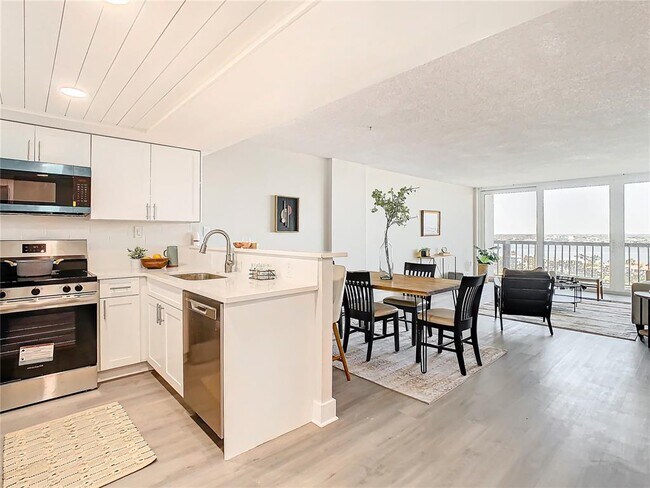 Building Photo - 400 Island Way