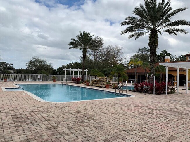 Building Photo - 5455 Vineland Rd