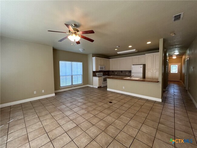 Building Photo - 3049 Pine Valley Dr