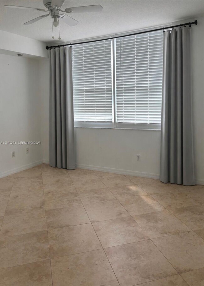 Building Photo - 2665 SW 37th Ave