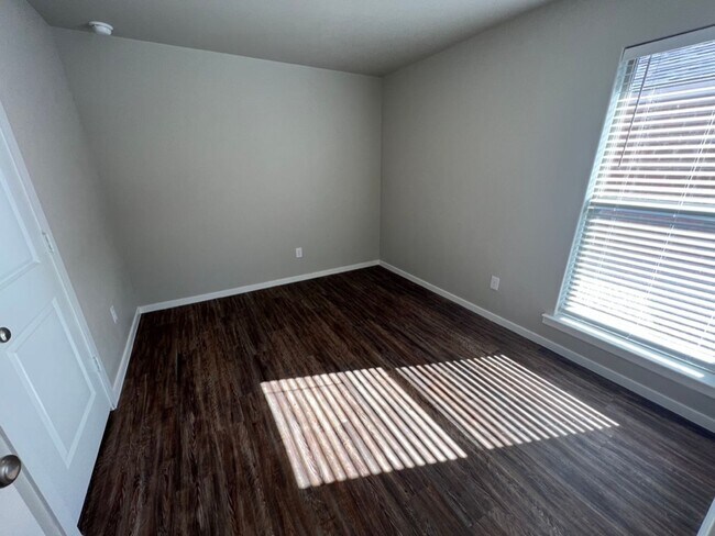 Building Photo - Rare 3 Bedroom In Frenship ISD!