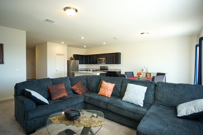 Building Photo - 12633 Henry Clay Dr