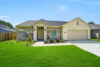 Building Photo - 13614 Pine Dr