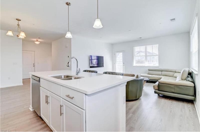 Building Photo - 1725 Dromolin Dr