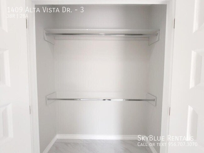 Building Photo - 1409 Alta Vista Dr