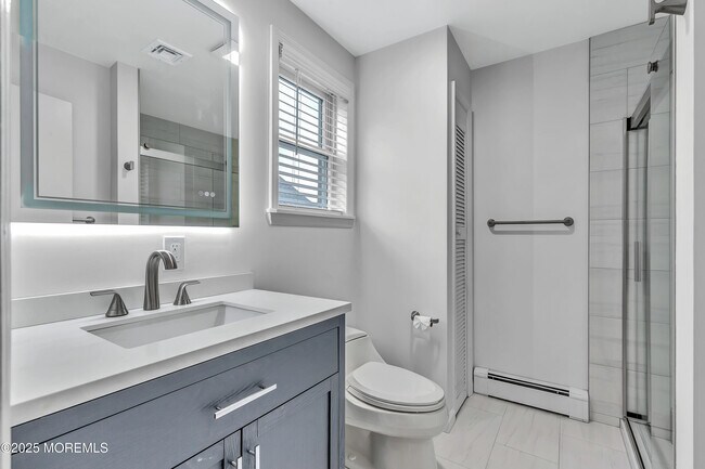 Building Photo - 370 E Main St