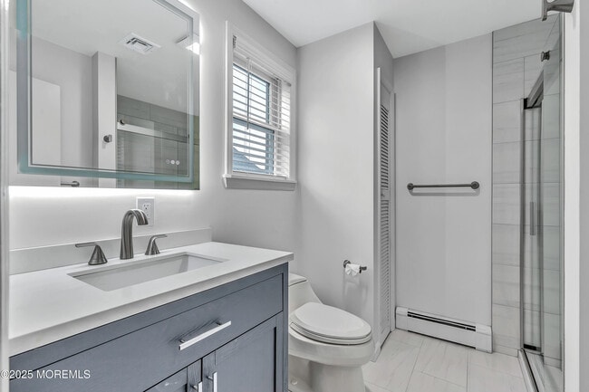 Building Photo - A370 E Main St