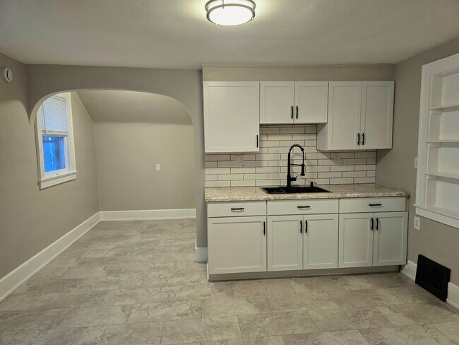 Building Photo - 105 N Bon Air Ave