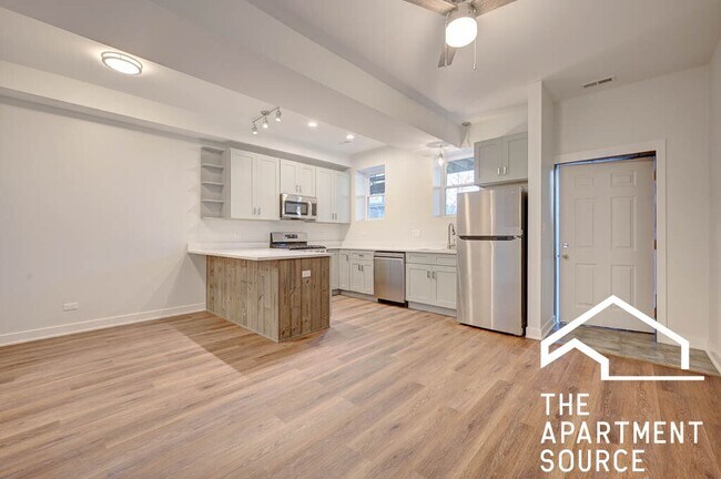 Building Photo - 1142 W 17th Pl