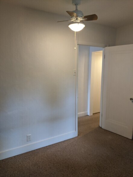 Building Photo - 13 W Bellecrest Ave