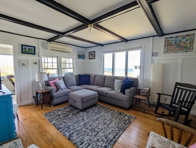 Building Photo - 12 Cove Rd