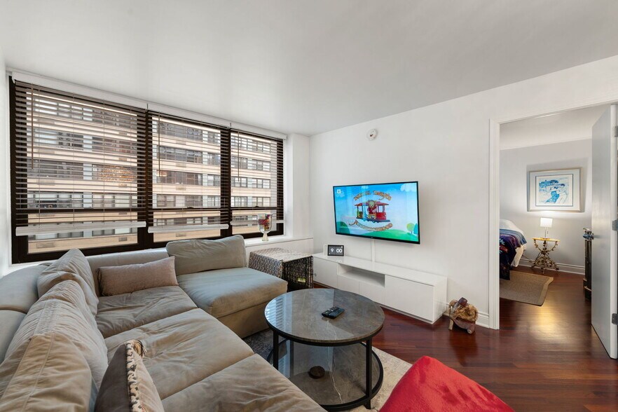 Building Photo - 222 E Pearson St