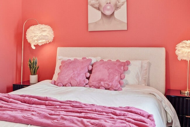 Building Photo - 657 N Carpenter St