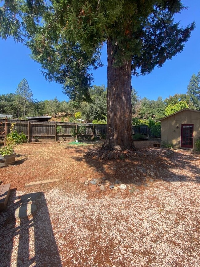 Building Photo - Charming 2 bedroom, 1 bathroom house with ...