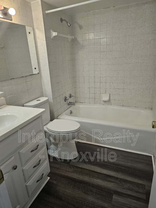 Building Photo - 2749 Sullins St