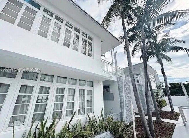 Building Photo - 7435 Harding Ave
