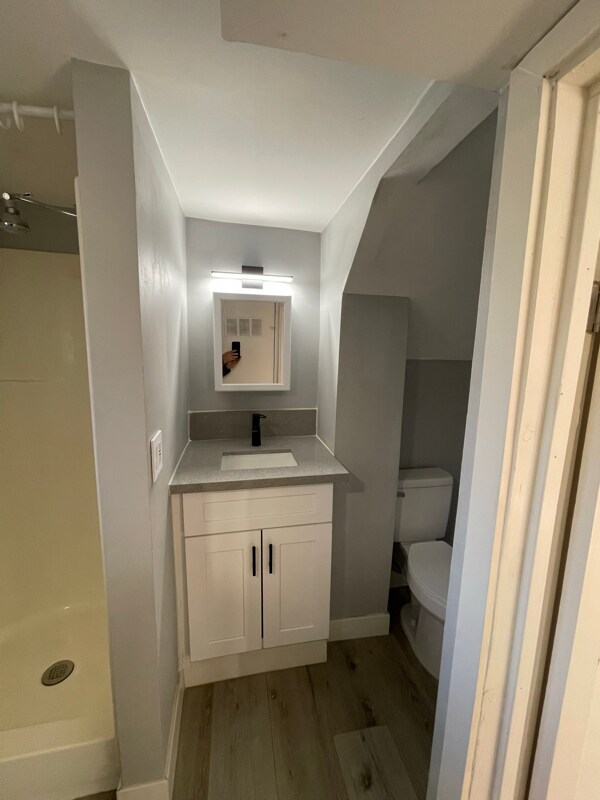 Building Photo - 214 Spruce St