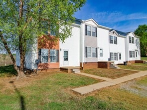 Building Photo - Stylish 3 Bedroom Townhome with Open Living Area