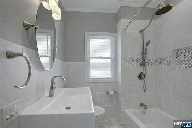 Building Photo - 355 Elm St