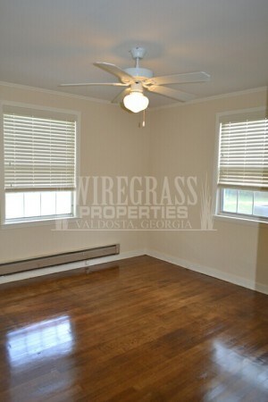 Building Photo - 2 Bedroom single family home