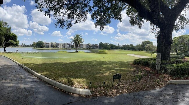 Building Photo - 1931 Sabal Palm Dr