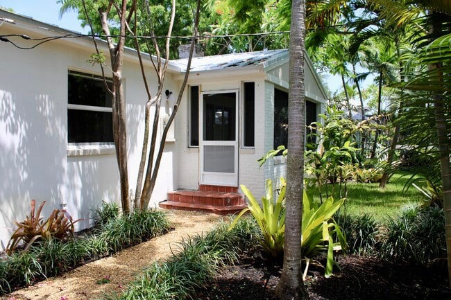 Building Photo - 3211 Floral Ave