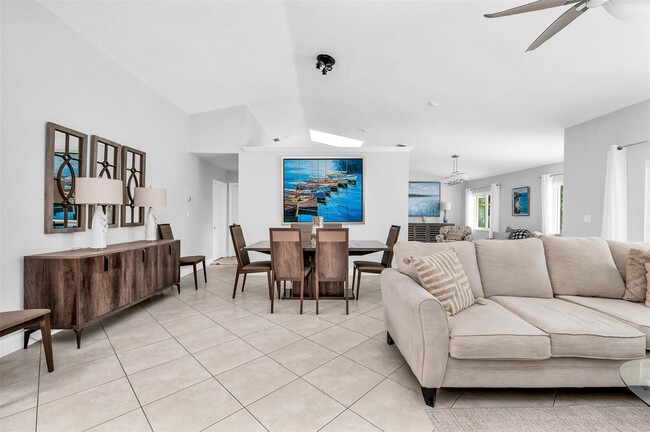 Building Photo - 7641 W Country Club Blvd