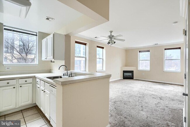 Building Photo - 23 Pierside Dr