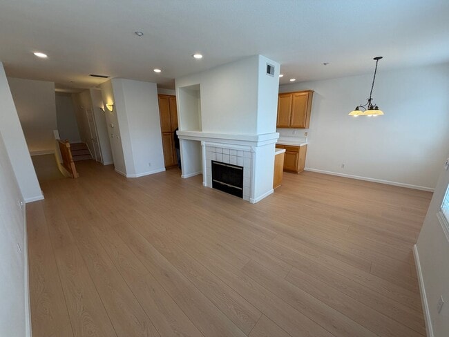 Building Photo - Dublin The Vineyards, 3 Bed 3 bath, Community Pool, Greenbelt, Close to 580 and BART