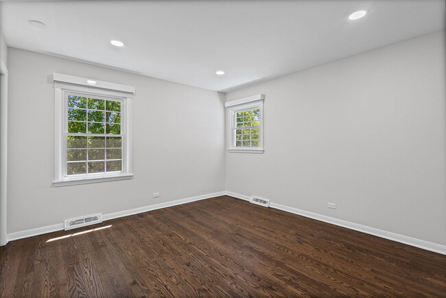 Building Photo - 1150 Willow Ln