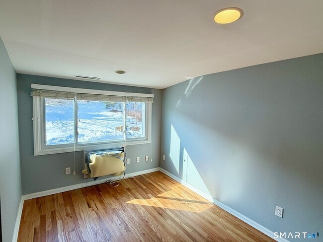 Building Photo - 25 Plymouth Rd