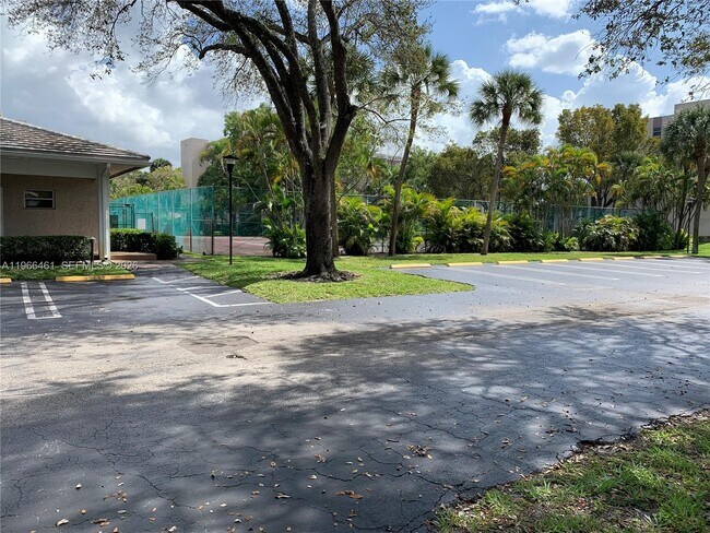 Building Photo - 1075 Riverside Dr