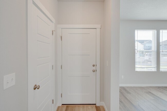 Building Photo - Now Leasing this Modern 3 Bedroom Townhome!