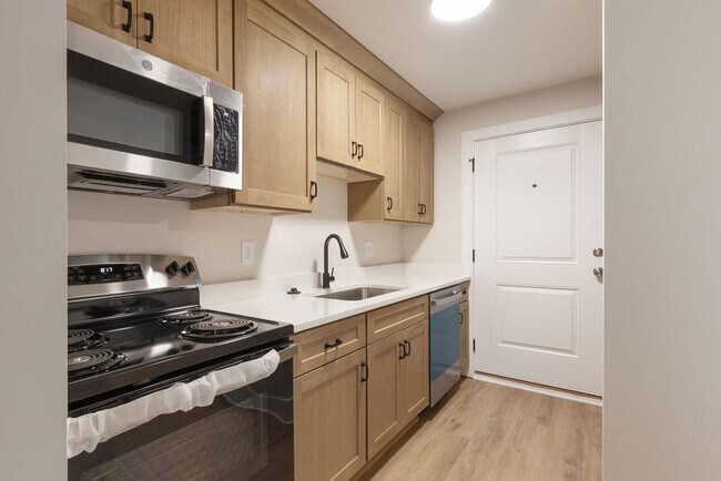 Building Photo - 396 Linden Ave NE