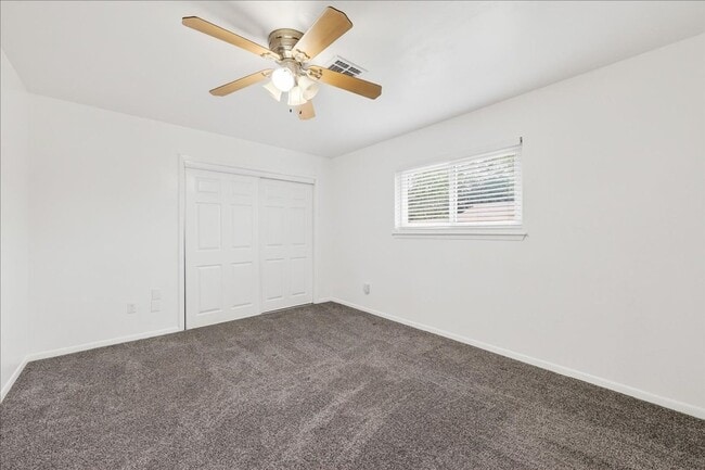 Building Photo - 5025 Romford Dr