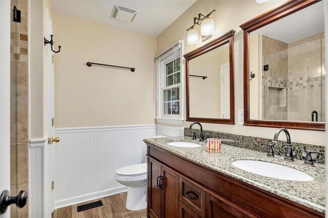 Building Photo - 718 Players Ct